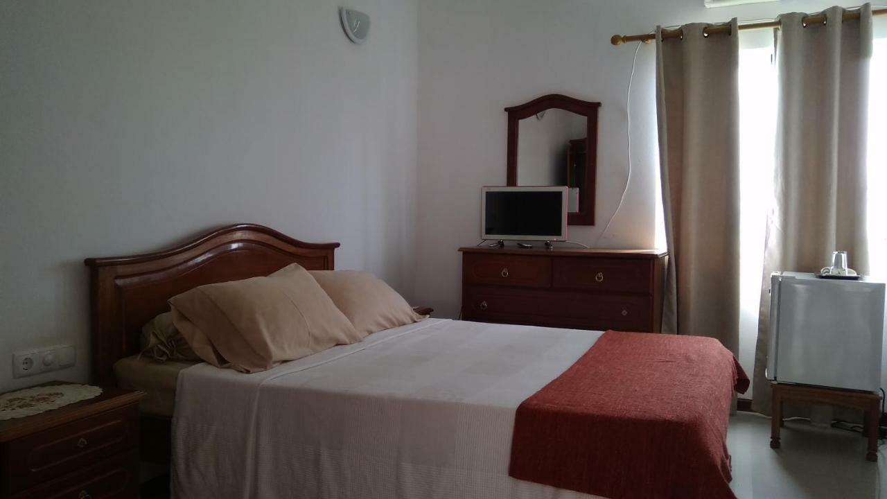 Residencial Vitoria Hotel Понта до Сол Екстериор снимка