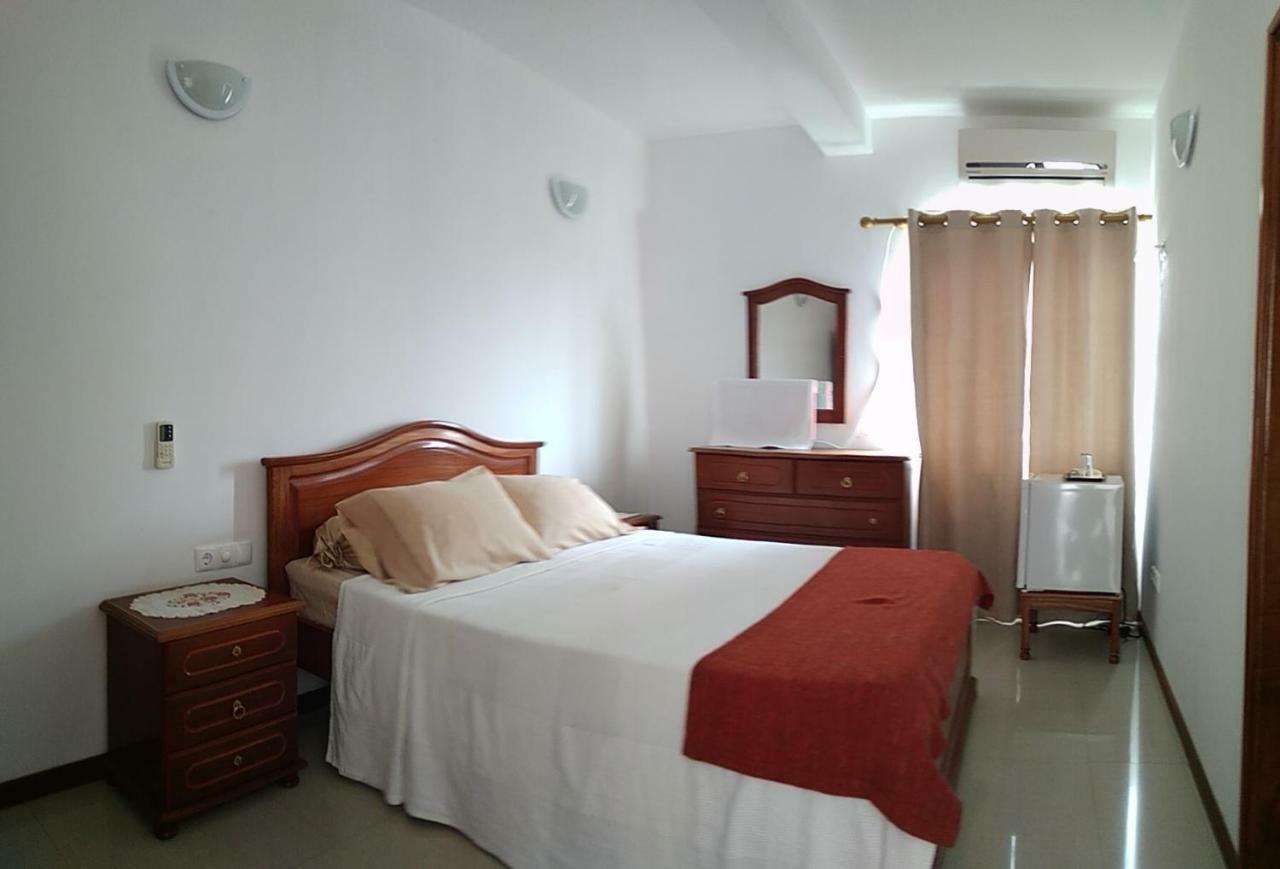 Residencial Vitoria Hotel Понта до Сол Екстериор снимка