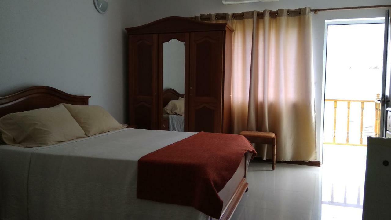 Residencial Vitoria Hotel Понта до Сол Екстериор снимка